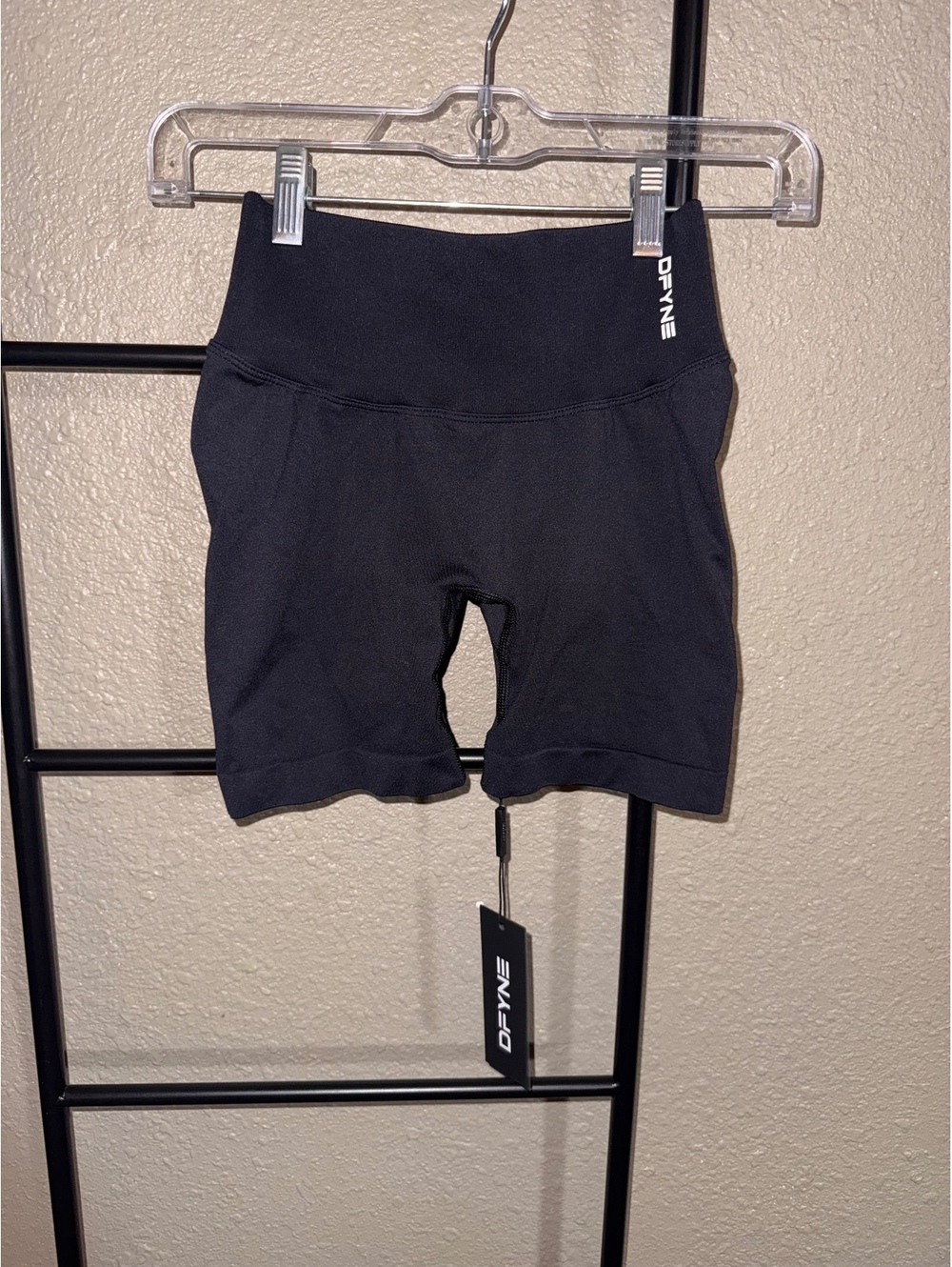NWT DFYNE Defy Women’s Scrunch Seamless Shorts XS Midnight Black 4.5”